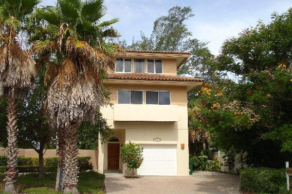 הולמס ביץ' Serenity Four Bedroom Villa מראה חיצוני תמונה